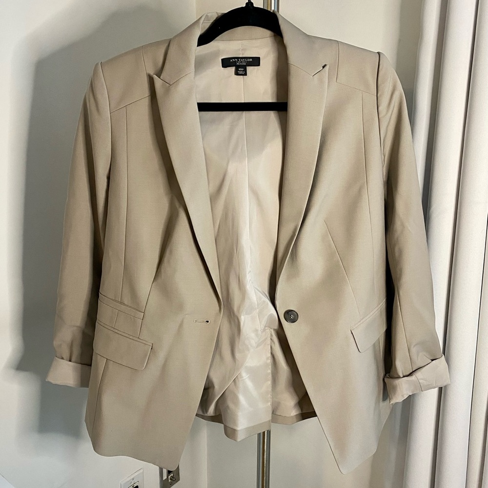Ann Taylor Size 10 Petite One-Button Blazer